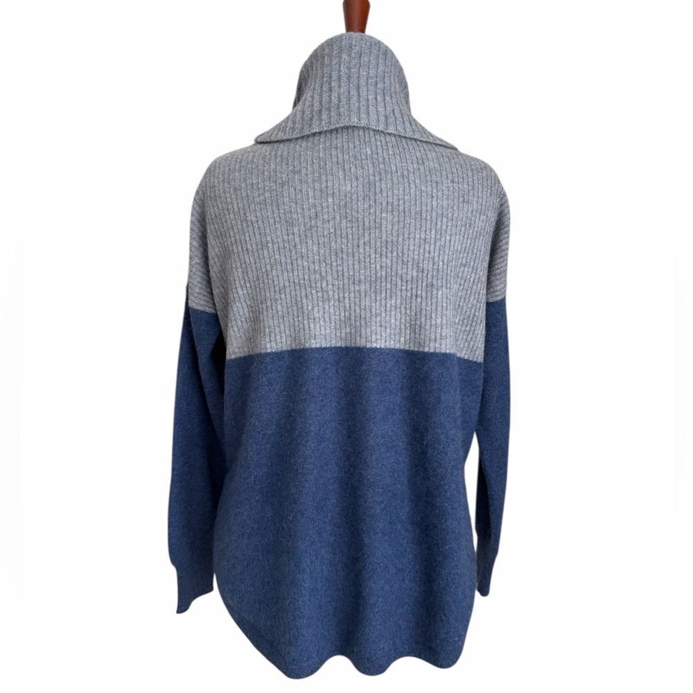 Max Studio 100% 2-Ply Cashmere Colorblock Turtleneck Sweater Size M Gray Blue - Picture 2 of 9